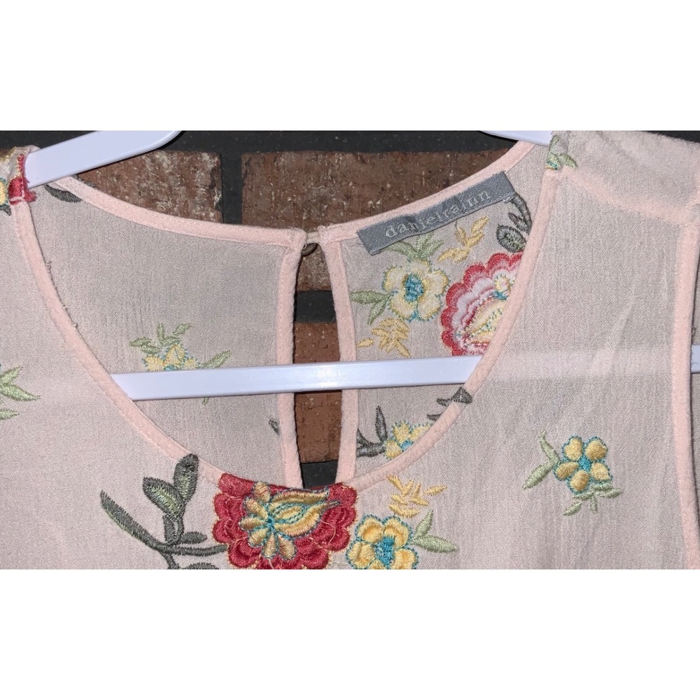 Daniel Rainn Womens Peach Pink Floral Embroidered Sleeveless Blouse Boho Top - Picture 2 of 3